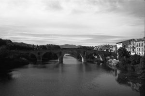 The queen's bridge by the river